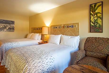 Standard courtyard room with 2 beds