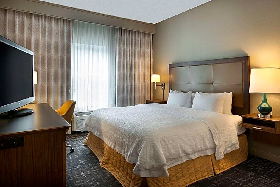 Hampton Inn By Hilton And Suites Charlotte/Pineville
