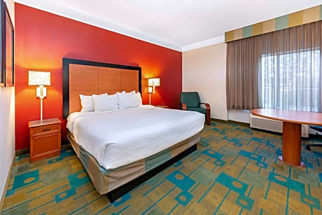 1 King Bed Deluxe Room Non-Smoking