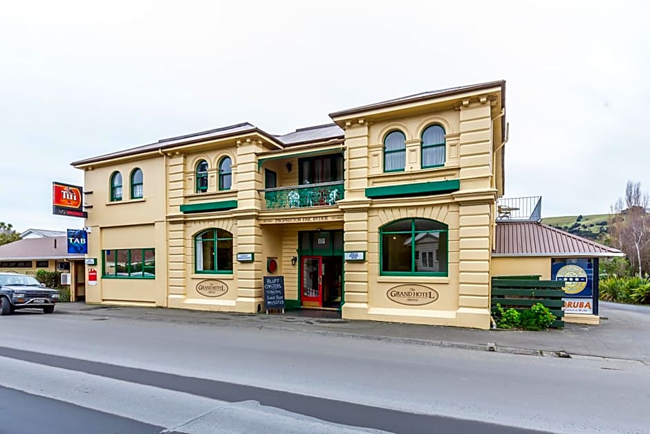 The Grand Hotel & Bar - Akaroa