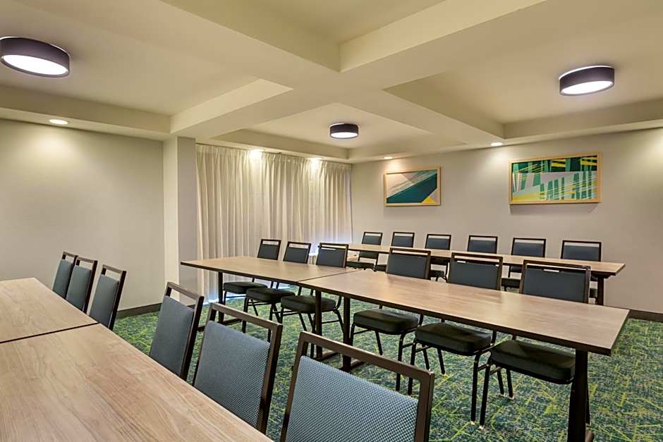 Spark by Hilton Atlanta Airport South College Park