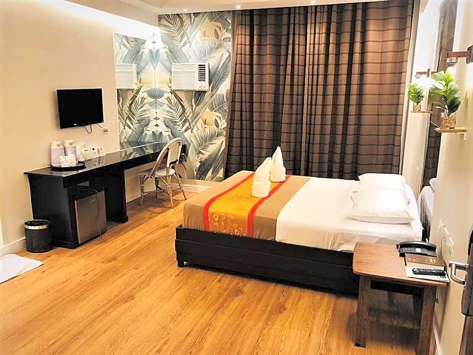 Grand Astoria Hotel