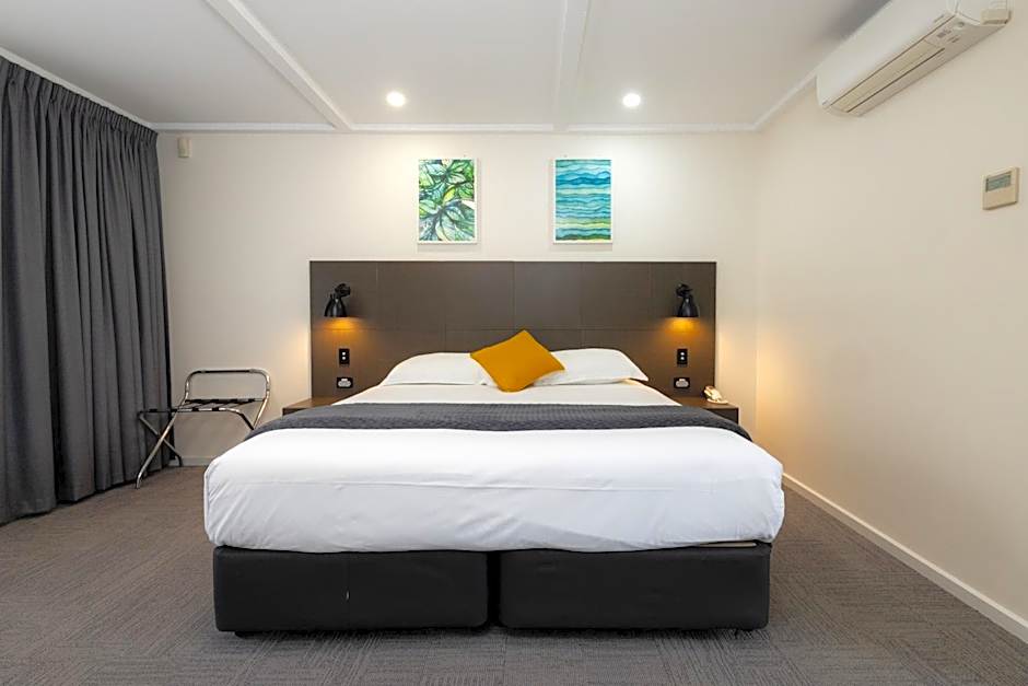 Photo 1 of 14 of 1 King Bed