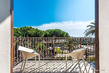 Double Room with Balcony and Sea View