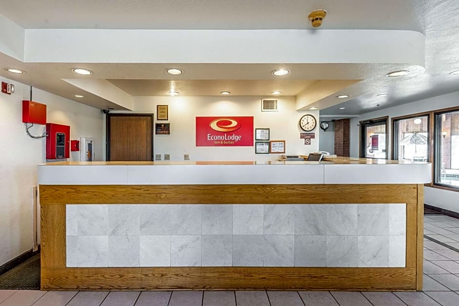 Econo Lodge Inn & Suites