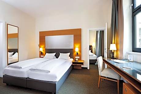 Junior Suite (Glass Bathroom)