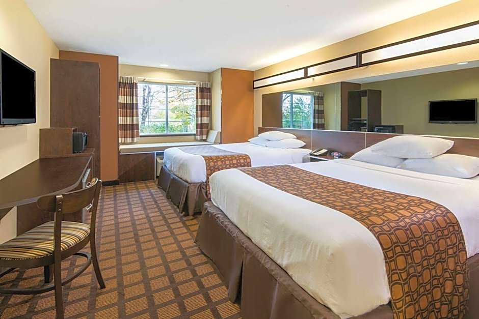 Microtel Inn & Suites by Wyndham North Canton