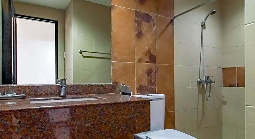 Main Hotel And Suites