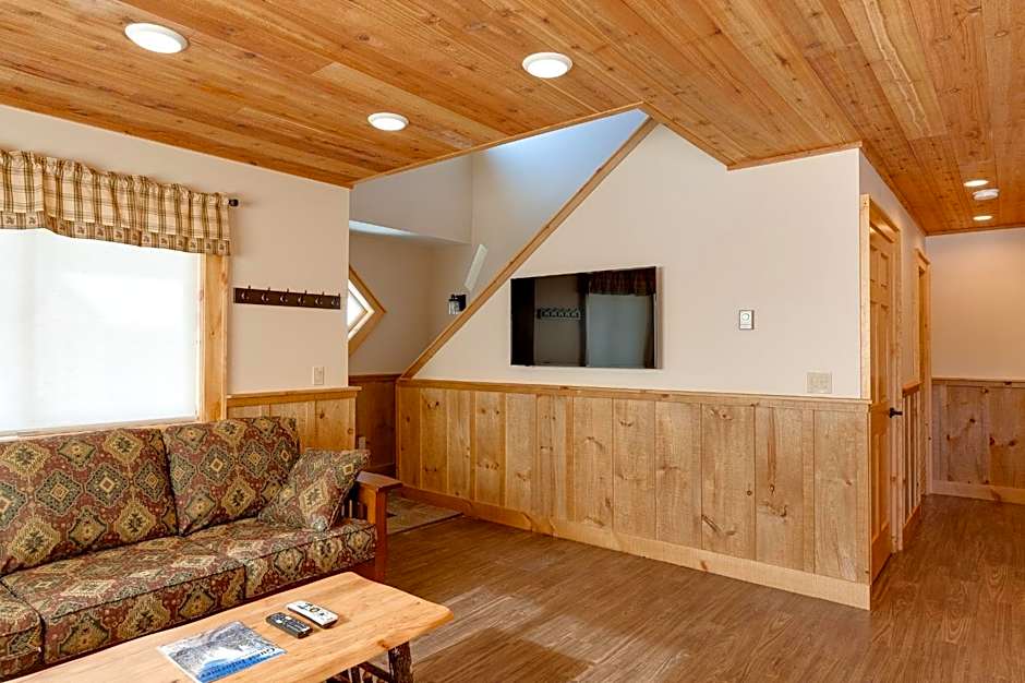 Cobble Mountain Lodge