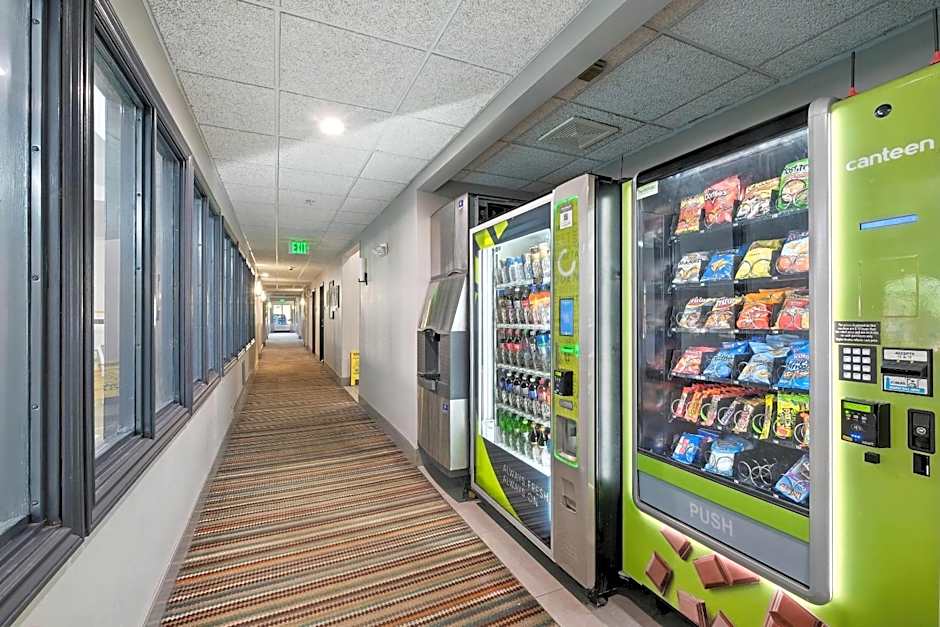 Country Inn & Suites by Radisson, Merrillville, IN