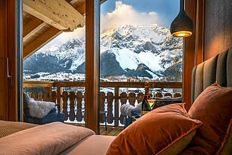 Penthouse Suite mit Bergblick und Kamin