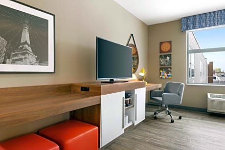 King Room with Accessible Tub - Mobility and Hearing Access/Non-Smoking