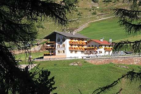 Hotel Alpenfriede