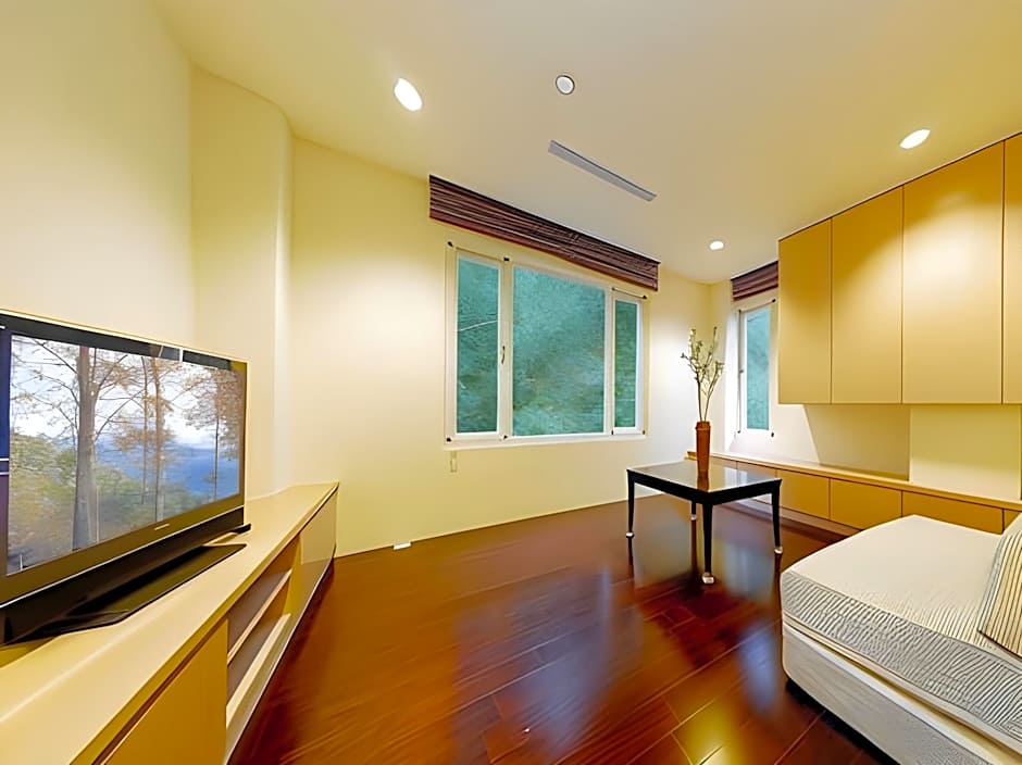 Sun Moon Lake Karuizawa Villa B&B