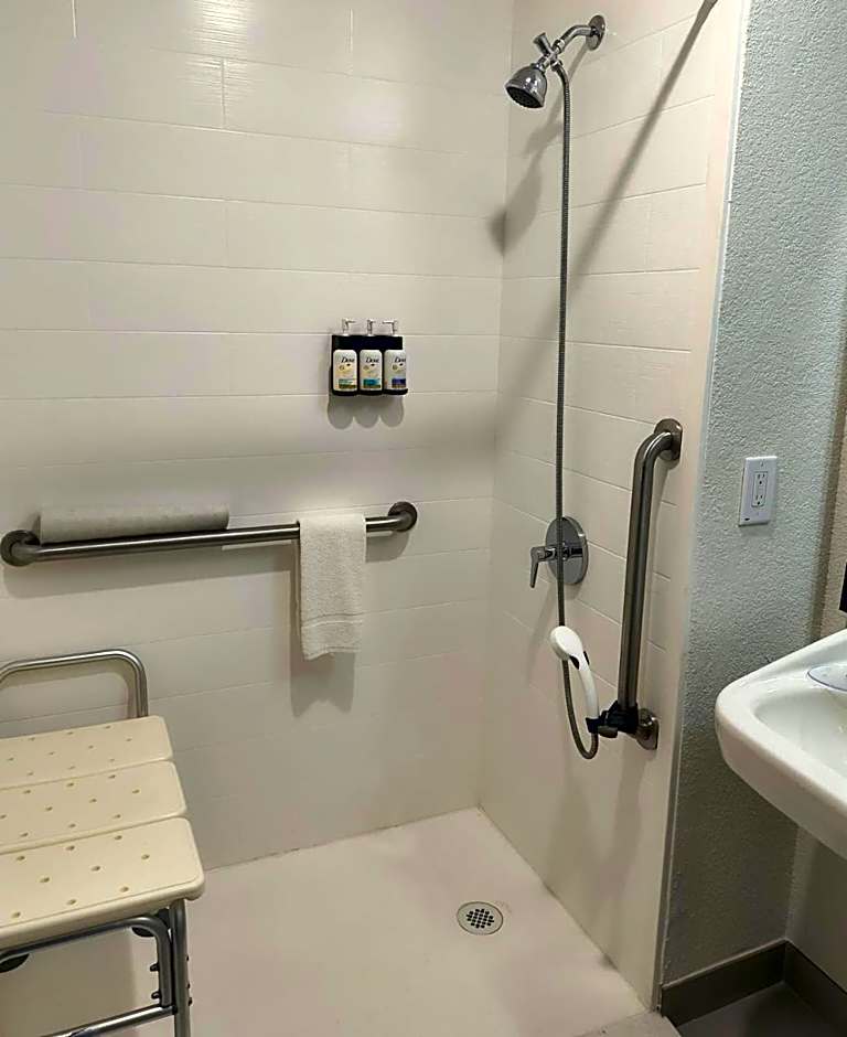 Grander Inn & Suites by IHG