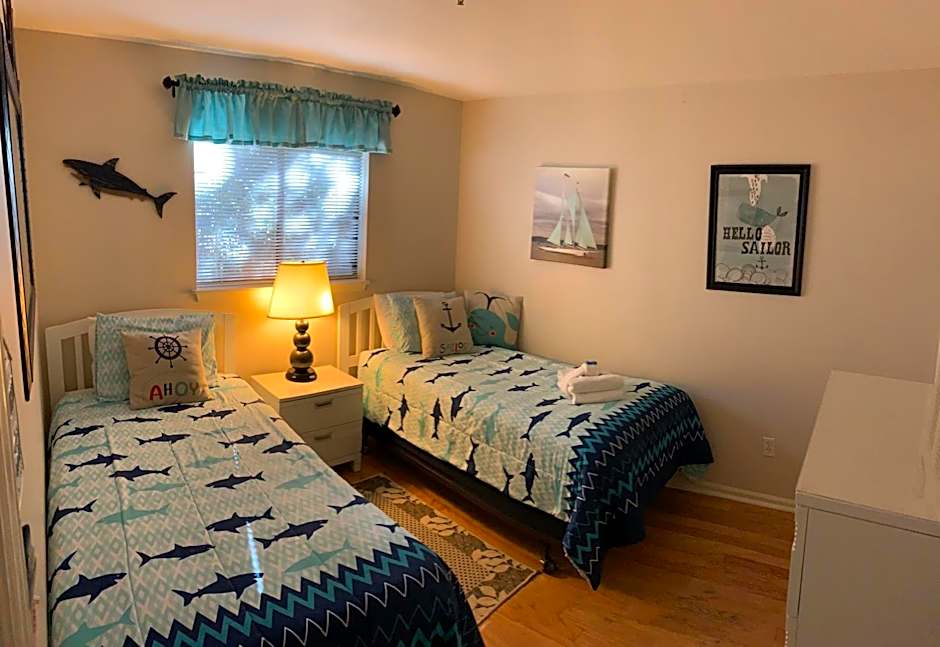 Beautiful Hilton Head Condo, Steps from Ocean, 1st Floor, 2bd / 2ba, and more!