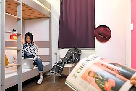 Single Bed in Dormitory Female Room - 6 Beds