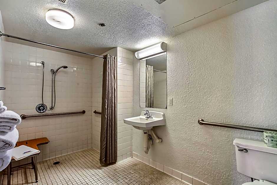 Super 8 by Wyndham Livermore