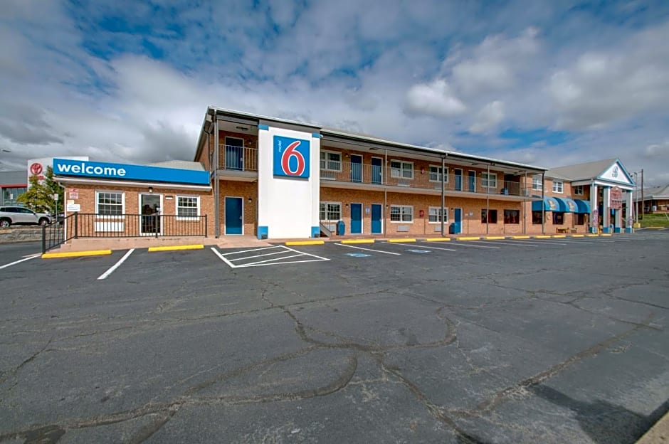 Motel 6-Falls Church, VA - Arlington Boulevard