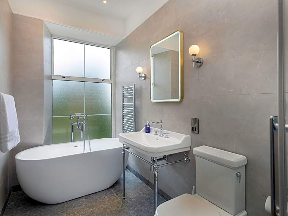 Castle Oaks House Hotel