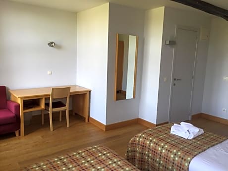 Twin Room with Private Bathroom