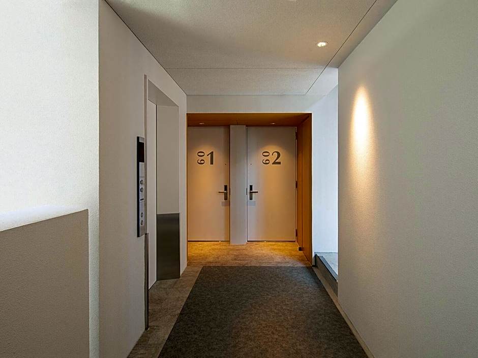FFFFFF Hotel