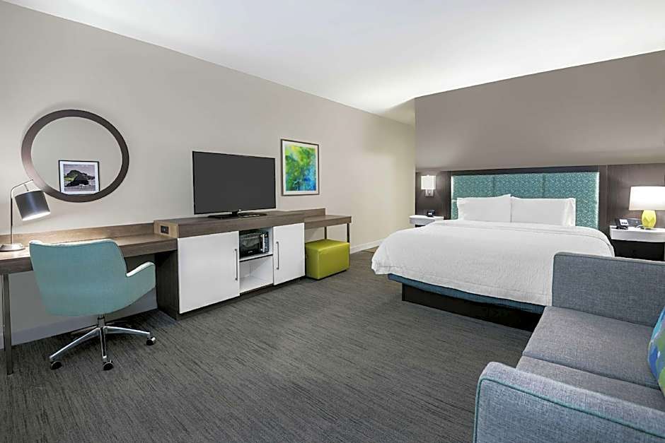Photo 1 of 4 of 1 King Bed with Sofabed, Mobility Accessible, Bathtub