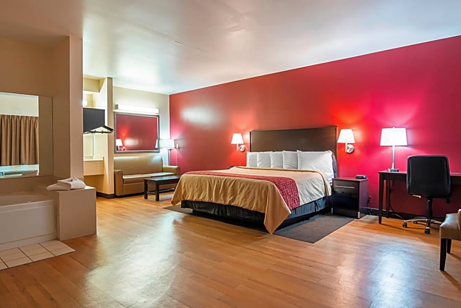 Red Roof Inn & Suites Lake Orion / Auburn Hills