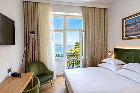 Premium Suite with Sea View and Balcony