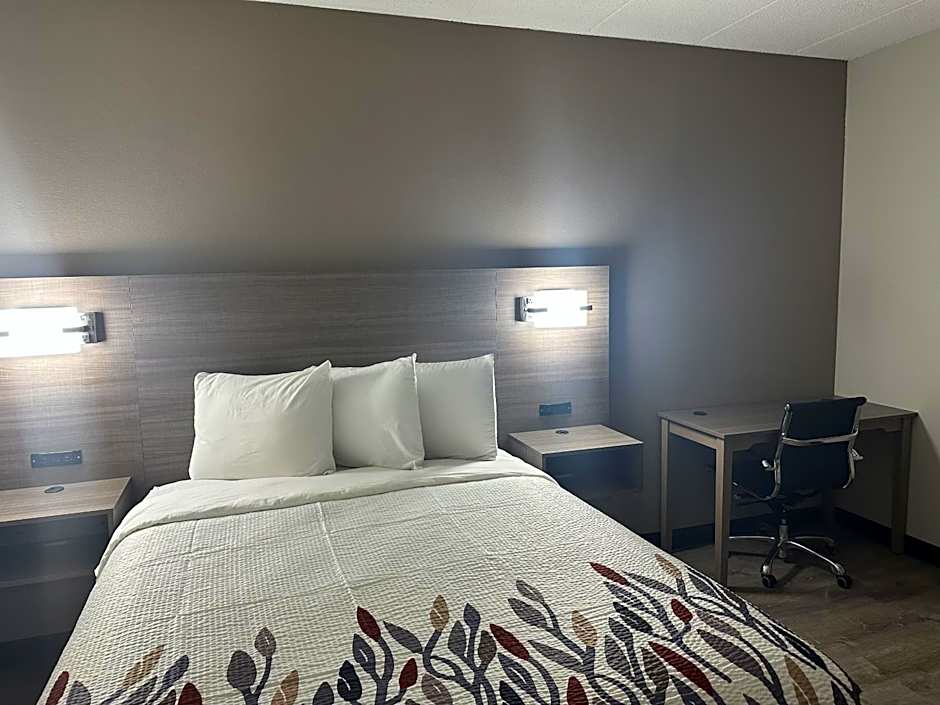 Red Roof Inn & Suites Middleborough