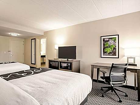 Queen Room with Two Queen Beds and Mobility/Hearing Access - Non-Smoking