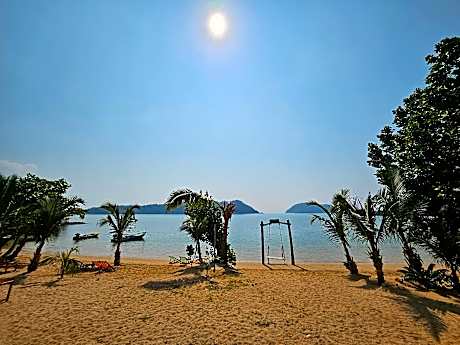 Laem Tukkata beach  Koh Mak