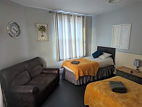 Twin Room with Shared Bathroom