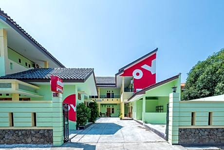 OYO 1399 Cemara Residence Syariah