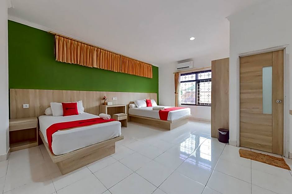 RedDoorz Syariah near Taman Bekapai 2