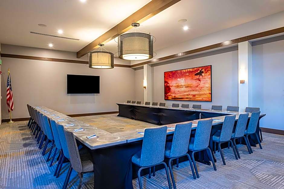 Inn at the Pier Pismo Beach, Curio Collection by Hilton