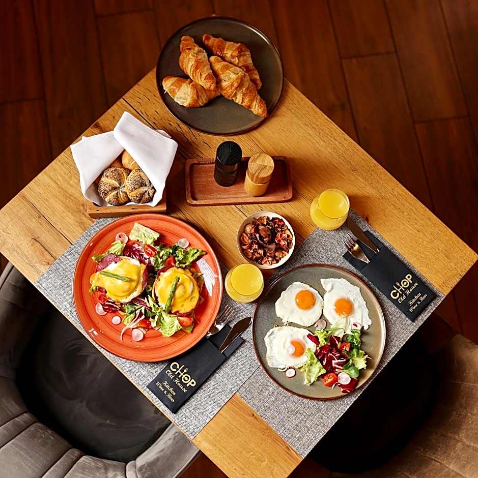 Chop Old House Hotel