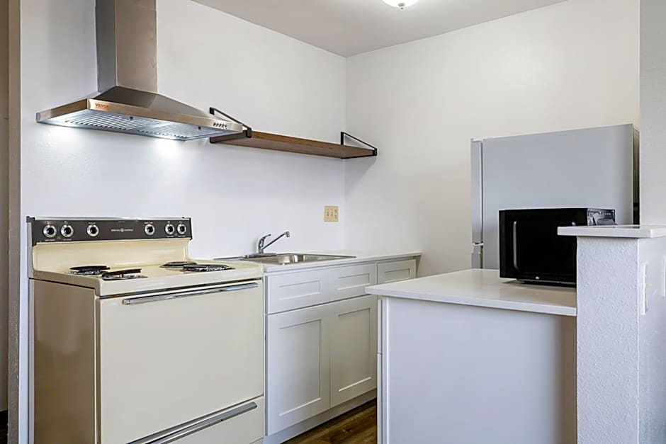 Kennewick Suites