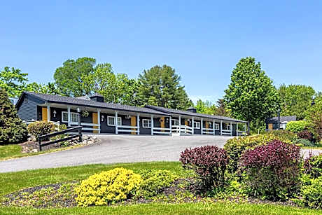 Seascape Motel & Cottages