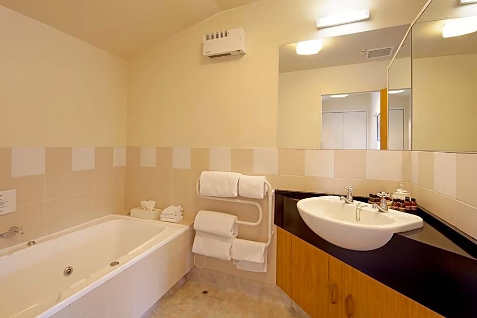 Spinnaker Bay Apartments