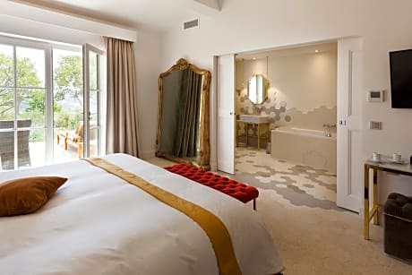 Suite with Semi Private Pool