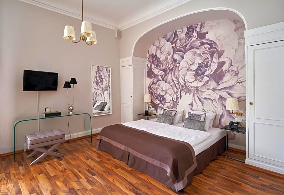 Hotel Monopol - Central Station