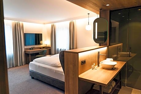 Superior Double Room with free entrance to the Alpentherme Gastein