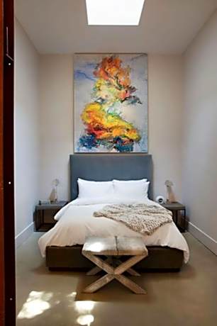 One-Level Queen Loft Suite with Skylight (no window)