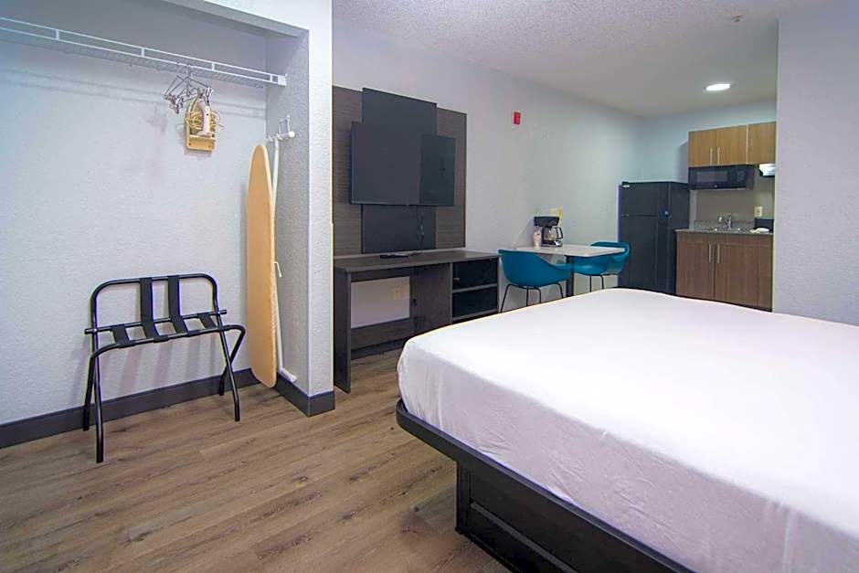 Studio 6 Extended Stay - West Palm Beach, FL