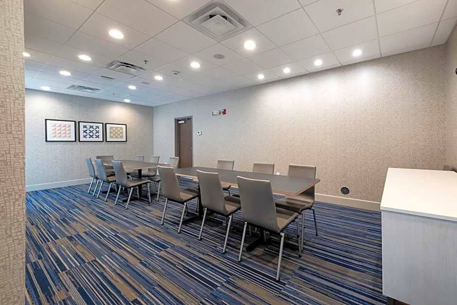 Holiday Inn Express and Suites Staunton By IHG