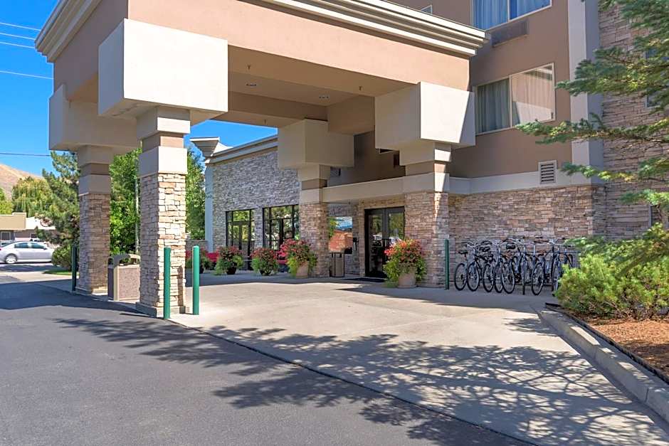 Wood River Inn & Suite