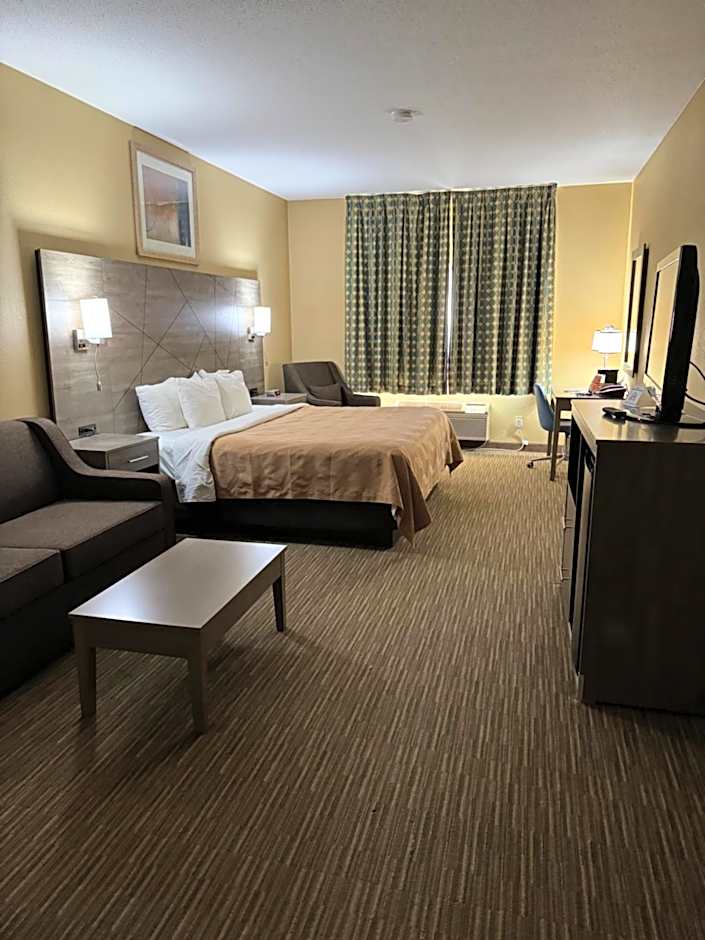 Quality Inn near I-72 and Hwy 51