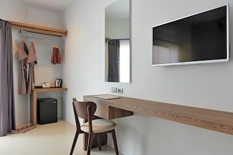 Deluxe Twin Room with Pool Access