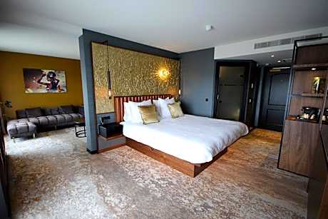 Dutch King Junior Suite with Balcony